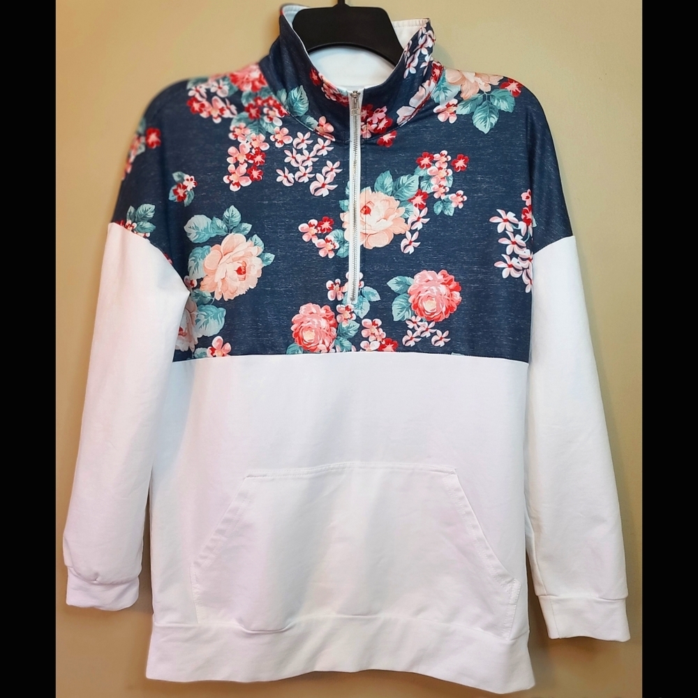 Womens Quarter Zip Floral Pullover Medium
